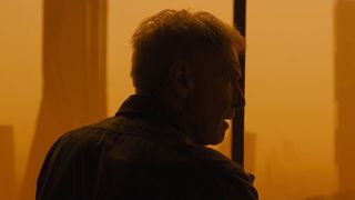 98. Бегущий по лезвию 2049 (2017)