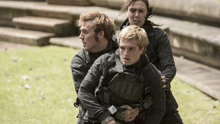 16. Голодные игры: Сойка-пересмешница. Часть II (2015)