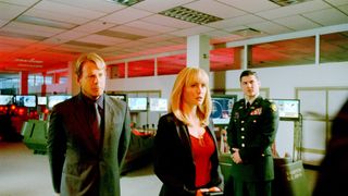 25. Суррогаты (2009)