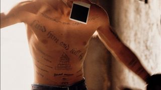 36. Помни (2000)