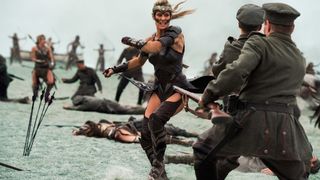 35. Чудо-женщина (2017)