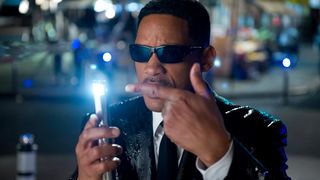 40. Люди в черном 3 (2012)