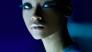 53. Трон: Наследие (2010)