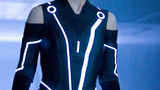 57. Трон: Наследие (2010)