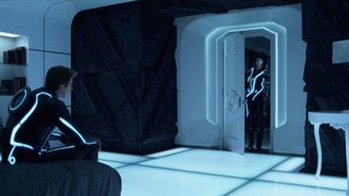 67. Трон: Наследие (2010)