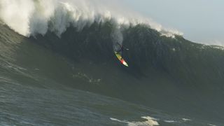 12. Покорители волн (2012)