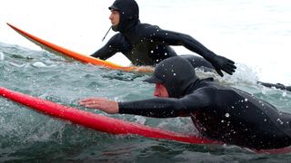 25. Покорители волн (2012)