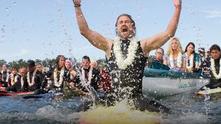 33. Покорители волн (2012)