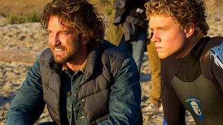 42. Покорители волн (2012)