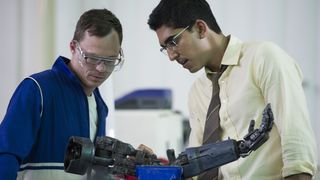 13. Робот по имени Чаппи (2015)