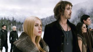 100. Сумерки. Сага. Рассвет: Часть 2 (2012)