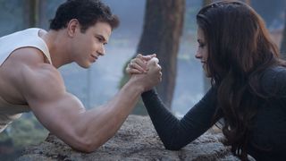 28. Сумерки. Сага. Рассвет: Часть 2 (2012)