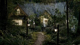 38. Сумерки. Сага. Рассвет: Часть 2 (2012)