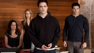 43. Сумерки. Сага. Рассвет: Часть 2 (2012)