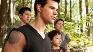 45. Сумерки. Сага. Рассвет: Часть 2 (2012)