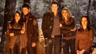 56. Сумерки. Сага. Рассвет: Часть 2 (2012)