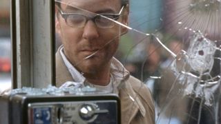 28. Телефонная будка (2002)