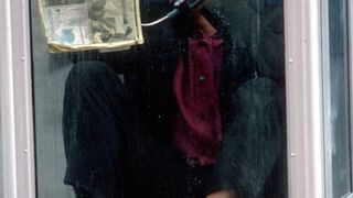 33. Телефонная будка (2002)