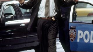 34. Телефонная будка (2002)