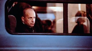 27. Неуязвимый (2000)