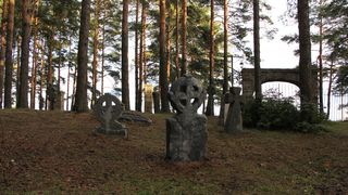 5. Парень с нашего кладбища (2015)