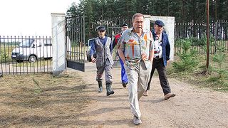 8. Парень с нашего кладбища (2015)