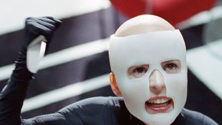 24. Кожа, в которой я живу (2011)