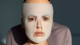 51. Кожа, в которой я живу (2011)