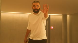 16. Из машины (2014)