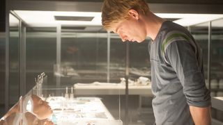 17. Из машины (2014)