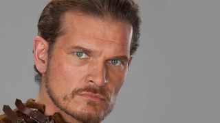 43. Столпы Земли (2010)