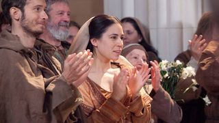 70. Столпы Земли (2010)