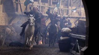 8. Столпы Земли (2010)