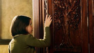 75. Хроники Нарнии: Лев, колдунья и волшебный шкаф (2005)