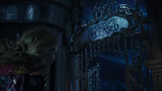 34. Алиса в Зазеркалье (2016)