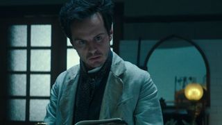 9. Алиса в Зазеркалье (2016)