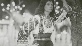 2. Белая птица с черной отметиной (1970)