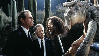 6. Люди в черном (1997)