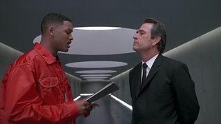 85. Люди в черном (1997)