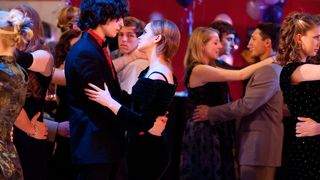 54. Хорошо быть тихоней (2012)