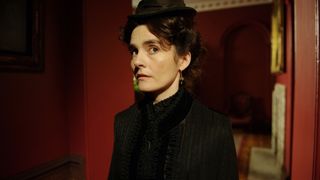 17. Багровый лепесток и белый (2011)