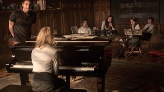 11. Дальше по коридору (2017)