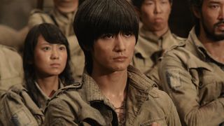 31. Атака титанов. Фильм первый: Жестокий мир (2015)