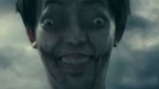 32. Атака титанов. Фильм первый: Жестокий мир (2015)