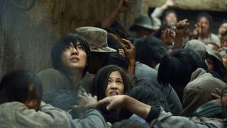 5. Атака титанов. Фильм первый: Жестокий мир (2015)
