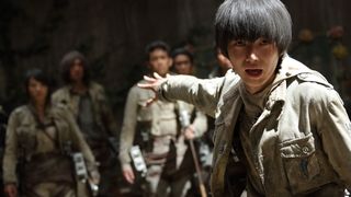 6. Атака титанов. Фильм первый: Жестокий мир (2015)
