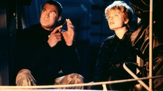 9. В осаде (1992)