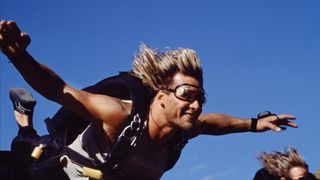 19. На гребне волны (1991)