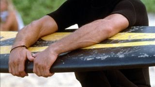 79. На гребне волны (1991)