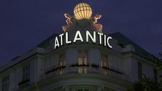 22. Завтра не умрет никогда (1997)